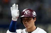이주형, 연타석 선두타자 안타!