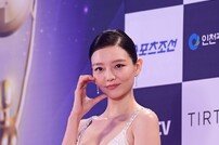 [단독] 이솜, ‘가왕’ 조용필 뮤즈 됐다…새 MV 주인공 낙점