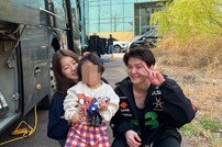 이시영, 子과 스위트홈 촬영장 투어…송강·고민시도 함께 [DA★]