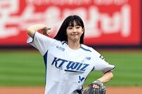 권아름, KT 승리기원 시구~
