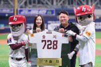 엔터히어로 1호 위촉식 갖는 솔지