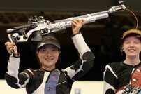 ‘고교생 사수’의 전설은 이어진다…반효진, 사격 女 10m 공기소총에서 ‘금빛 탄환’