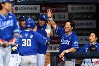 솔로포 김영웅 ‘민호형이랑 사이좋게 홈런 폭발~’