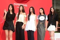 뉴진스, 환호 부르는 포토타임