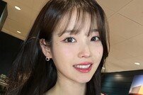 아이유, 백설공주 실사판 미모…자체발광 비주얼 [DA★]