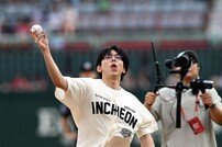홍이삭, SSG 승리 기원 시구~