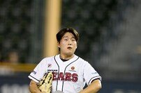 의연한 아기곰 김택연 “신기록, 멀티이닝, 터프 세이브는 마무리투수만이 누리는 기회”