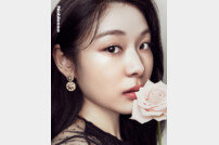 김연아, 빛나는 피부…고귀한 꽃잎 같아 [화보]