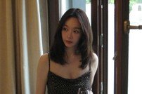 강민경, 베니스서 끈 드레스 입고…“분위기 잡아보려고” [DA★]