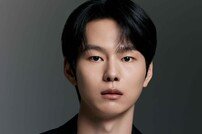 박선호, 새 프로필 공개…카리스마→훈훈 다 있네