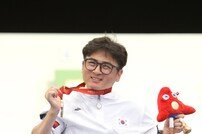어머니와 함께 첫 패럴림픽 메달 딴 사격 주장 서훈태 “후회 없어요”