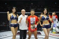 ‘김수철과 4강 맞대결’ 김현우 글로벌 토너먼트 승리, 굽네치킨 중국지사 김영철 대표 시상