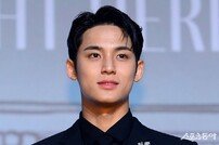 세븐틴 민규 노출사진 무단 유출 사태…록시땅 코리아 사과 “무거운 책임감” [전문]