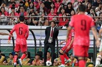 홍명보 감독 ‘공격을 창의적으로’