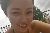 ‘이혼 중 열애→결별’ 황정음, ‘애둘맘’의 과감 비키니 자태 [DA★]