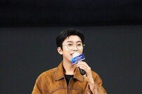 임영웅 게릴라 무대인사…극장을 뒤집어놓으셨다