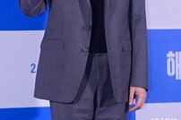 박홍준 감독, 긴장한 손인사