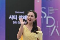시티 살레하, 시선 사로 잡는 드레스