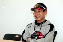 염경엽 감독, 1차전 패배 허탈한 웃음만~