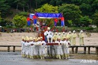 영주시, 무섬외나무다리 축제 성료…전통상여행렬 재연