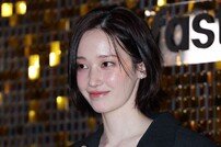 전종서 가슴 위로 하트 발사 [포토]
