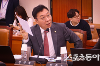 정연욱 “국제스케이트장 부지 선정 고의 지연 의혹”… 유인촌 “문체부 직할 고려”