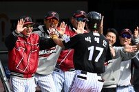 염경엽 감독 ‘박해민 홈런 최고야~’