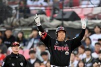 동점타 김현수 ‘경기는 이제부터’