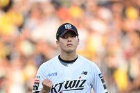 던진 적 없던 3.1이닝 퍼펙트로 장식…KT 박영현, 준PO 5차전 끌고 간 인생투