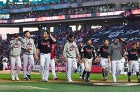 LG, 연장 끝내기 패배로 준PO 전적 2승 2패