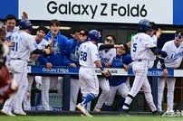 구자욱 홈런에 뜨거운 삼성 더그아웃