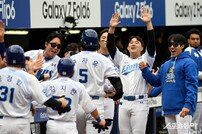스리런 구자욱, 환호하는 삼성!