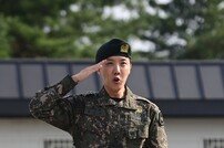 BTS 제이홉, 우렁찬 경례 구호