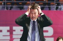 ‘1승’ 송강호, 백전백패 배구 감독 변신…“우리 모두와 닮아”