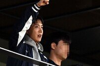 KIA 승리를 응원하는 BTS 제이홉!