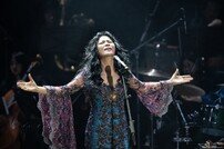 ‘웅 회장님의 시그니처 콘서트’ 세종문화회관의 밤이 붉게 타올랐다