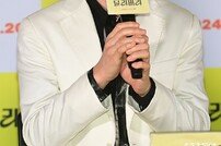 김영민, 해맑은 인사