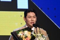 수비상 홍창기 ‘내년에는 편하게 볼 수 있는 수비를’