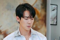 유연석, 피로 더럽혀져…채수빈과 침대 위 밀착 (지금 거신 전화는)