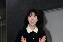 지예은, 사랑스러운 등장