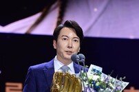 박준혁 단장, 레이예스를 대신해 골든글러브 수상