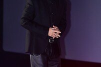 이진욱, 귀여운 등장