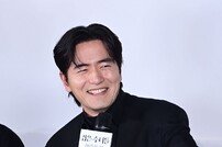 이진욱, 여심 녹이는 눈웃음