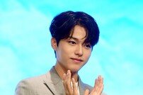 이진우, 꽃받침 포즈~