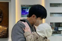 ‘이다인♥’ 이승기, 딸바보 아빠답네…아기띠 맨 모습 눈길 [DA★]