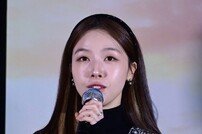 방민아, ‘떨리는 인사말’