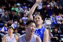 신인 최초 4연속경기 더블-더블 홍유순 앞세운 신한은행, 김단비 결장한 우리은행 제압