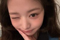 장원영, 초근접 셀카도 문제없어…러블리 매력 발산 [DA★]