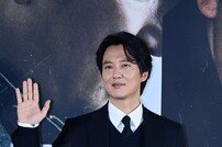 김남길, 조각 같은 미소