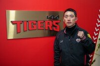 ‘1+1년 총액 5억 원’ 서건창, KIA 잔류 “올해도 트로피 들 수 있도록 노력”